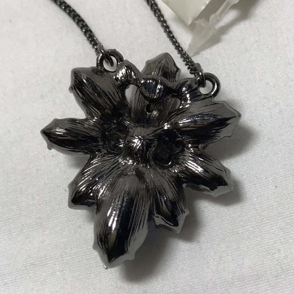 Loft pendant necklace/ blue and opalescent NWT - Picture 6 of 9